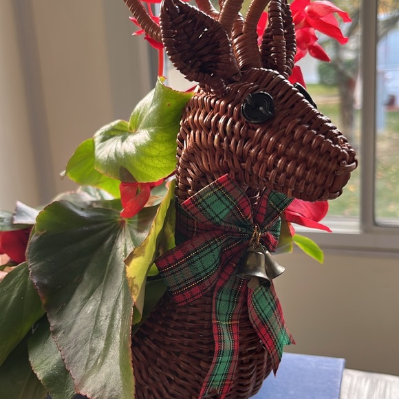 Vintage Reindeer Wicker Basket 10"x10" Christmas Decoration Organizer Planter. - Picture 5 of 8